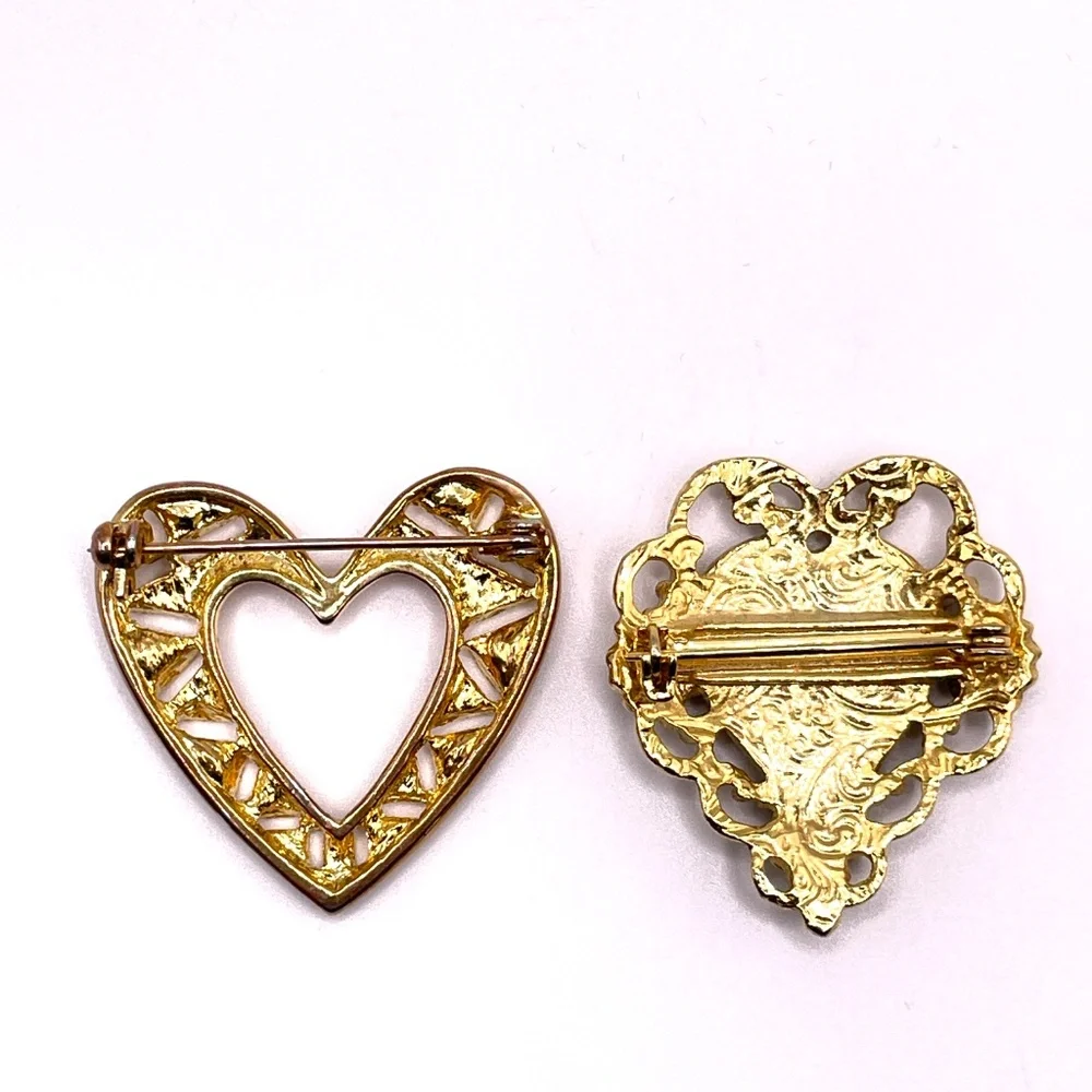Vintage 1928 Brand & Unsigned Gold Tone Heart Pins Brooches - 2